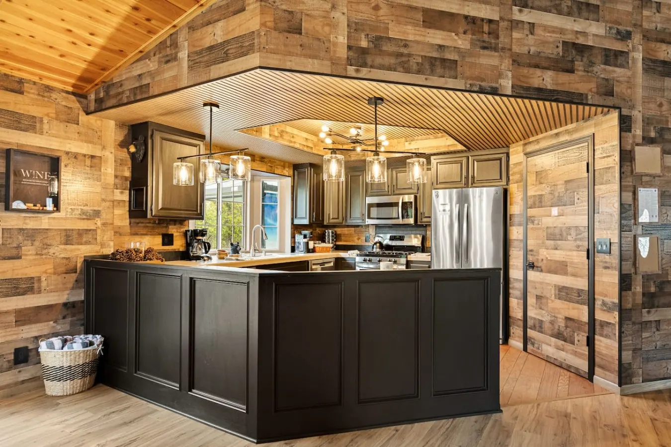 Designer Snow Retreat Near ski resorts w/ spa 11