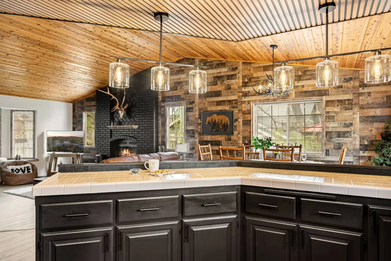 Designer Snow Retreat Near ski resorts w/ spa 15