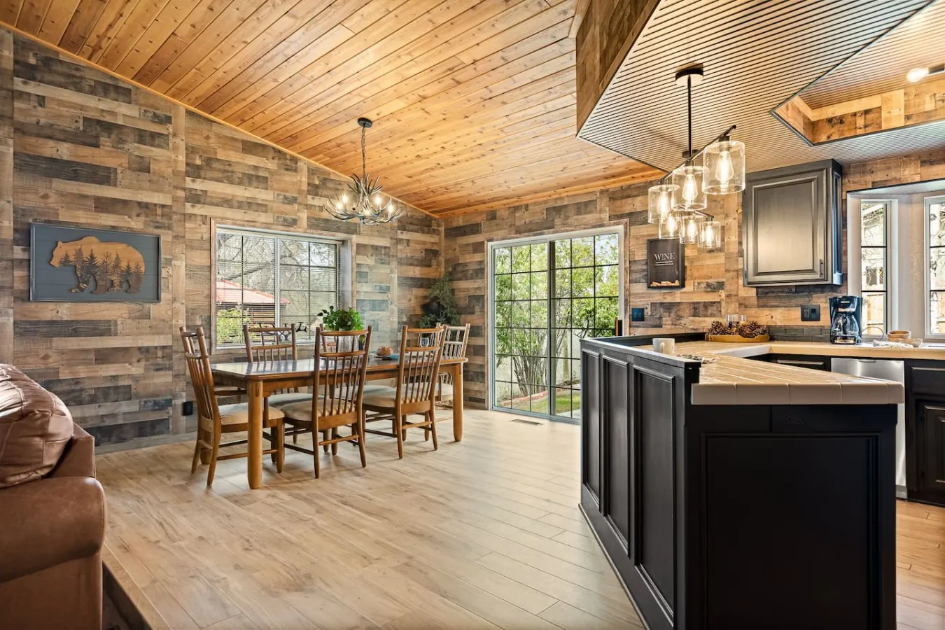 Designer Snow Retreat Near ski resorts w/ spa 6