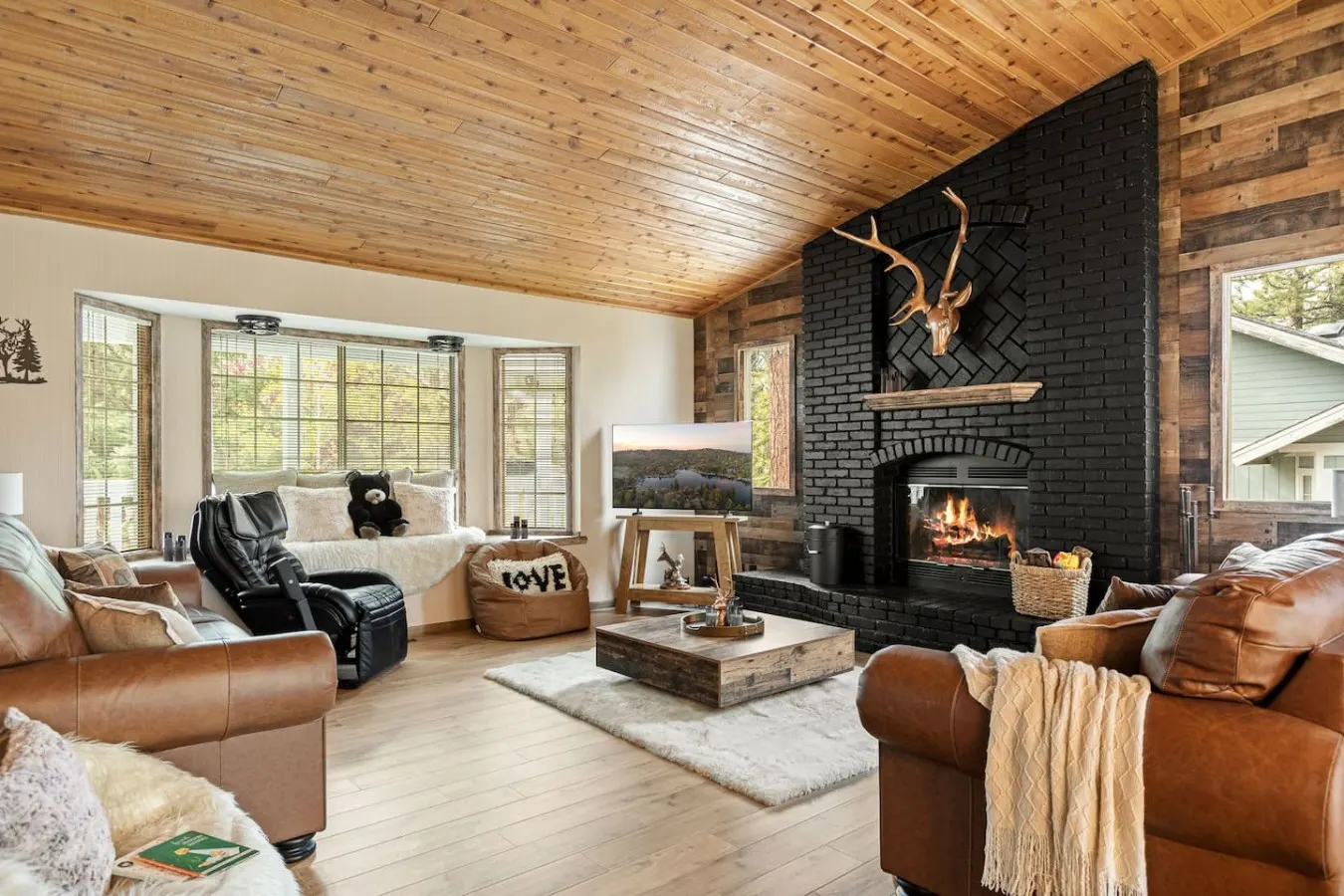 Designer Snow Retreat Near ski resorts w/ spa 7