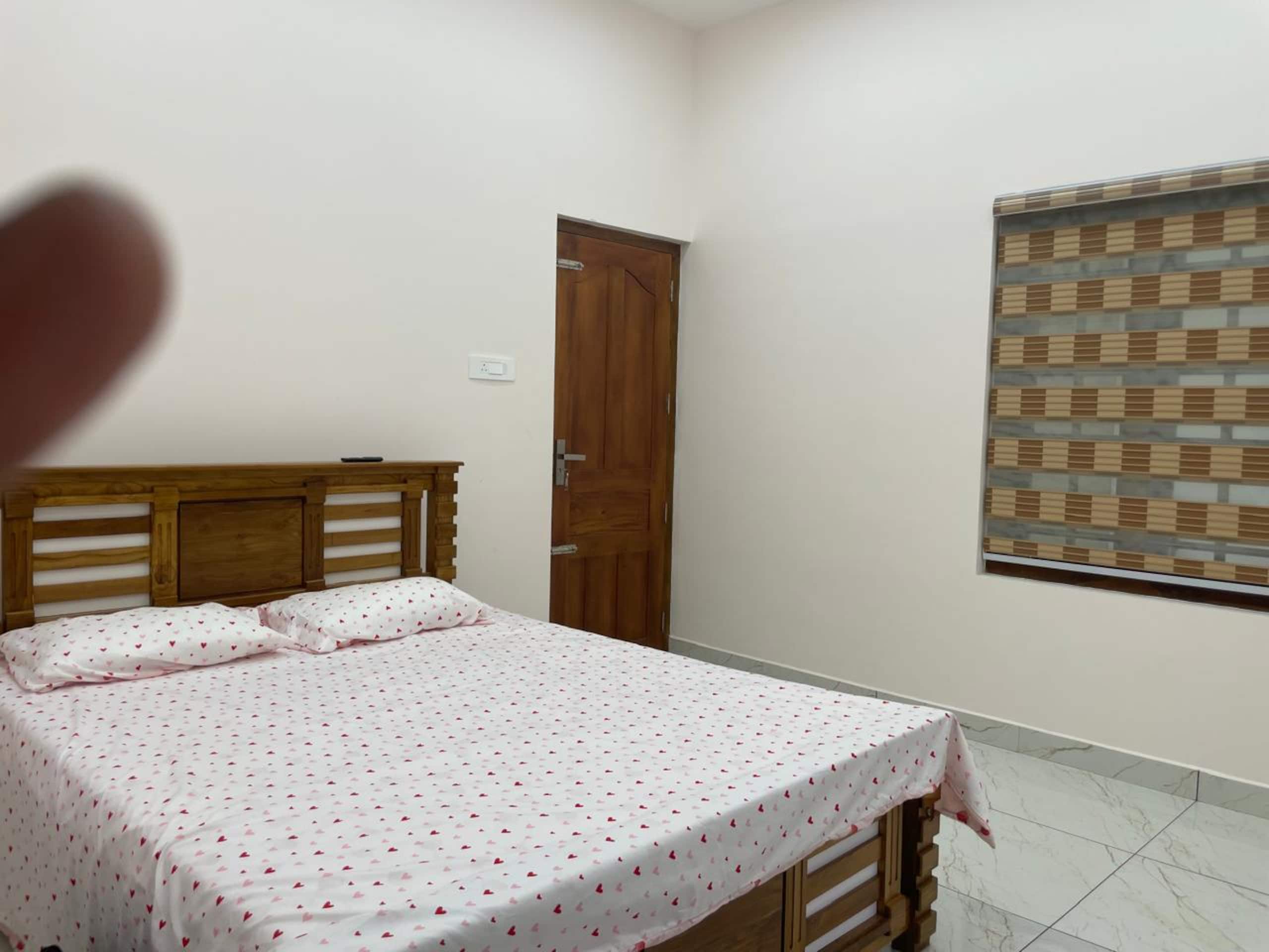 Luxury 5BR Villa |6 Toilets| 11 Guests| Kattappana 9