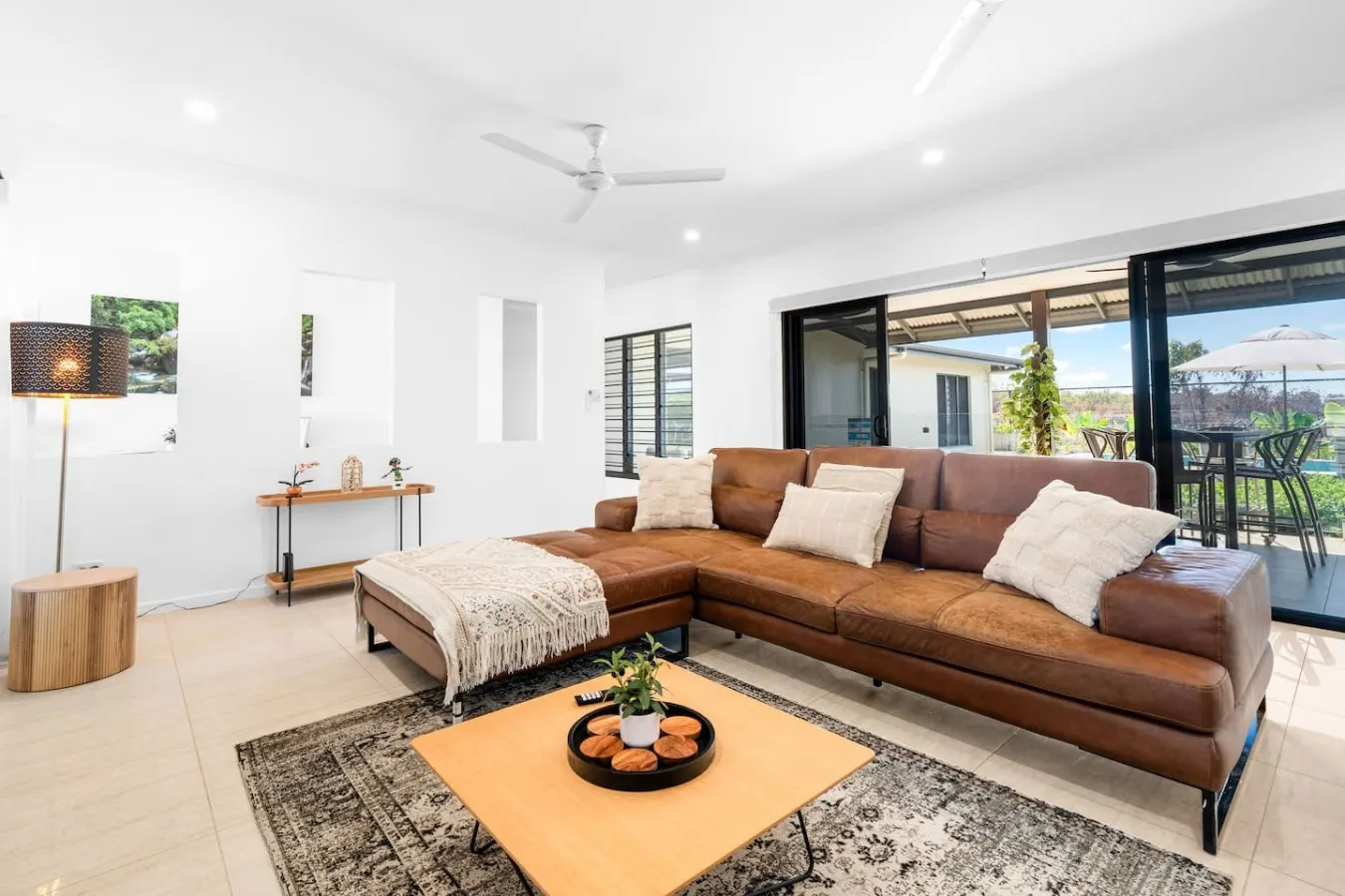 Zen Elysium: pool - patio - work desk - garage 8