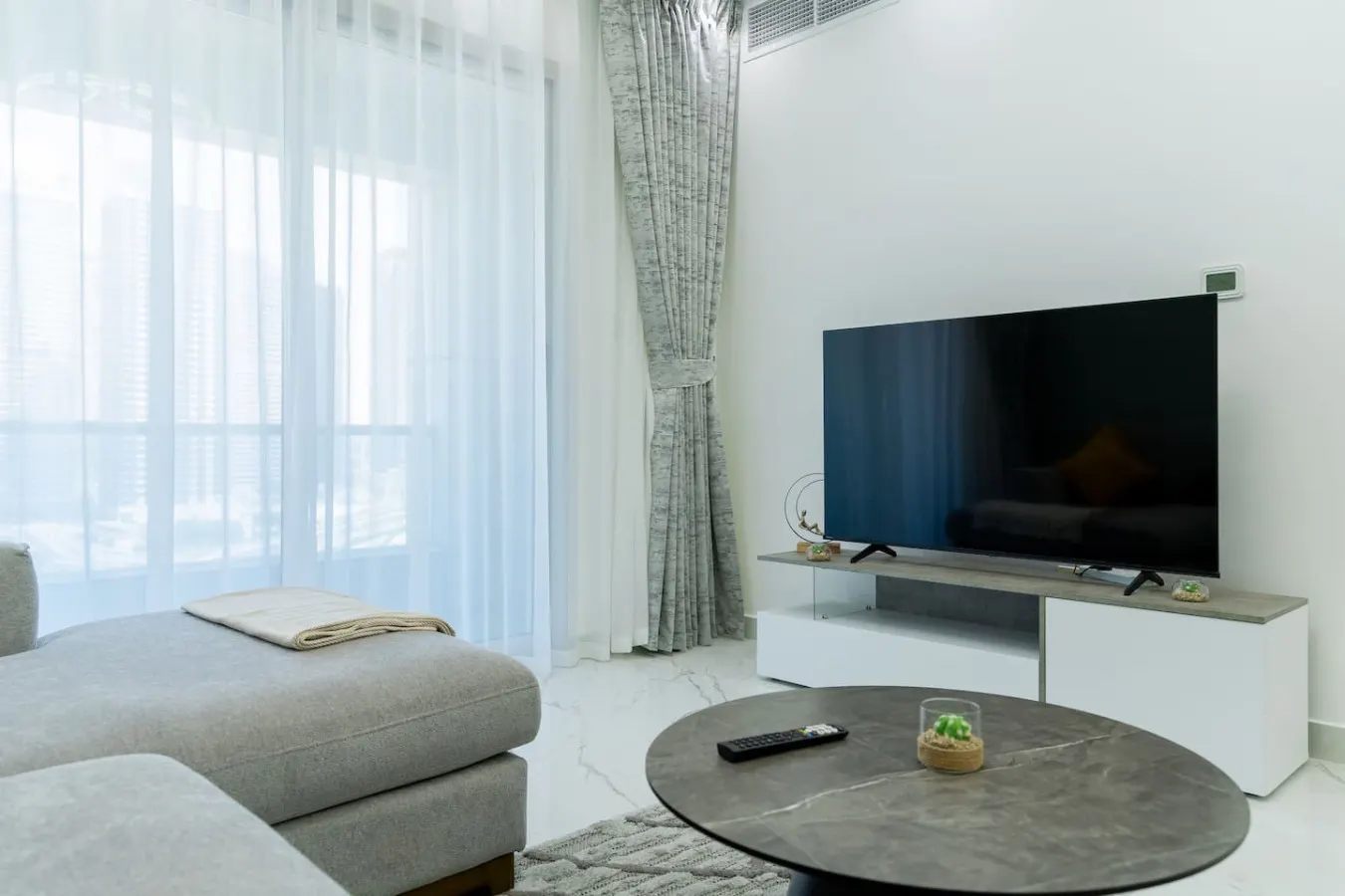 Dubai Marina - 2BHK Luxurious Apartment 3