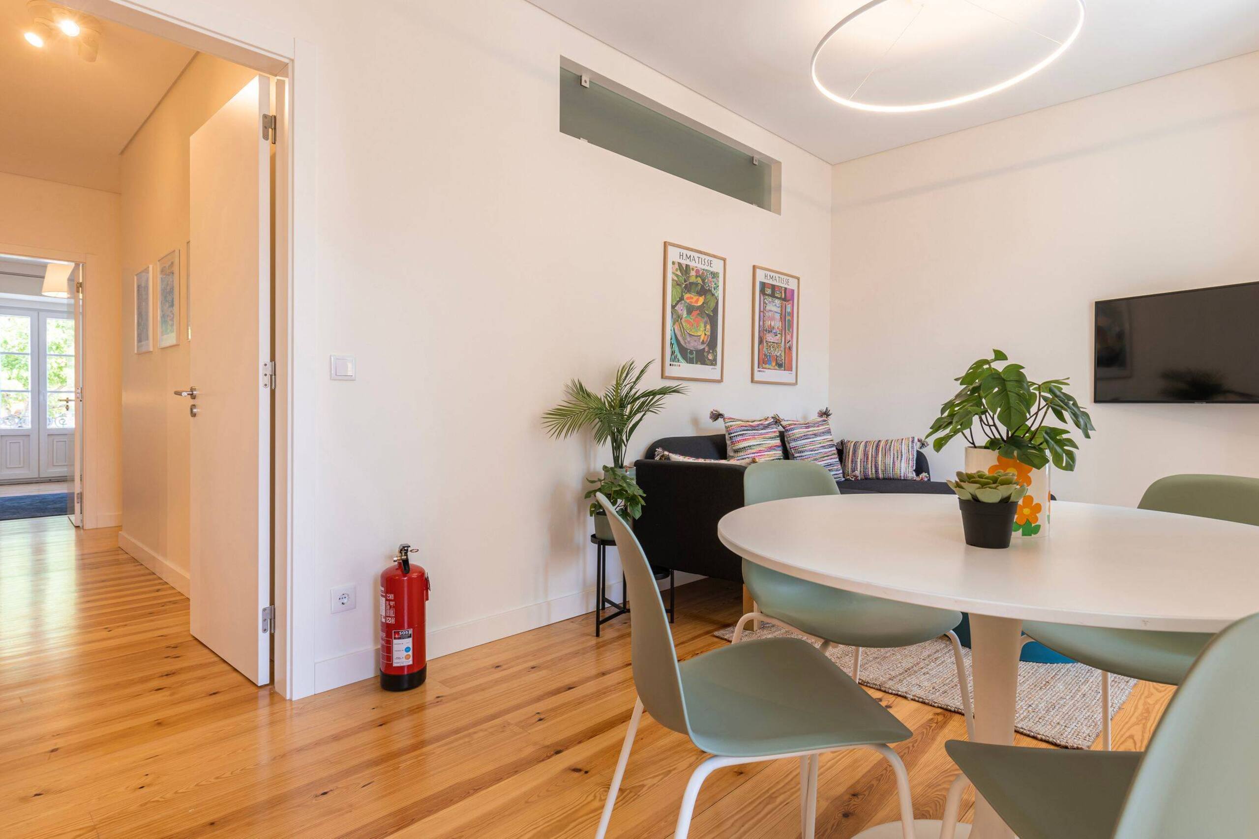 Apartment T3 65m2, 1st, 3 bedroom at Paço de Arco 12