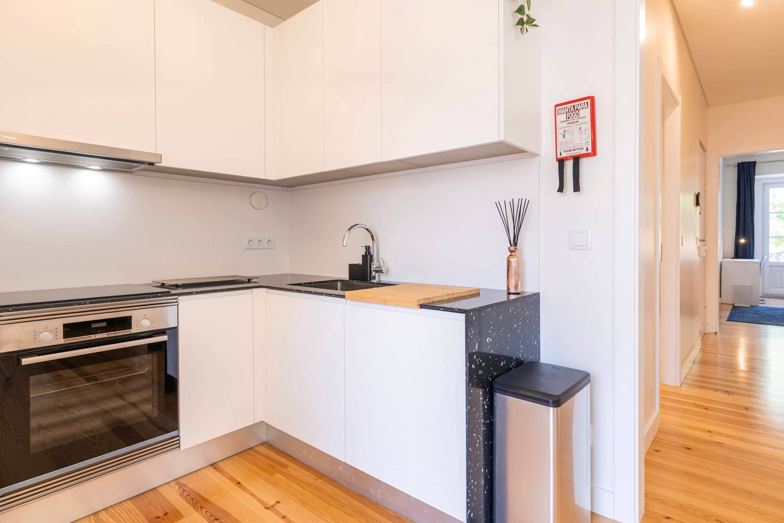 Apartment T3 65m2, 1st, 3 bedroom at Paço de Arco 9