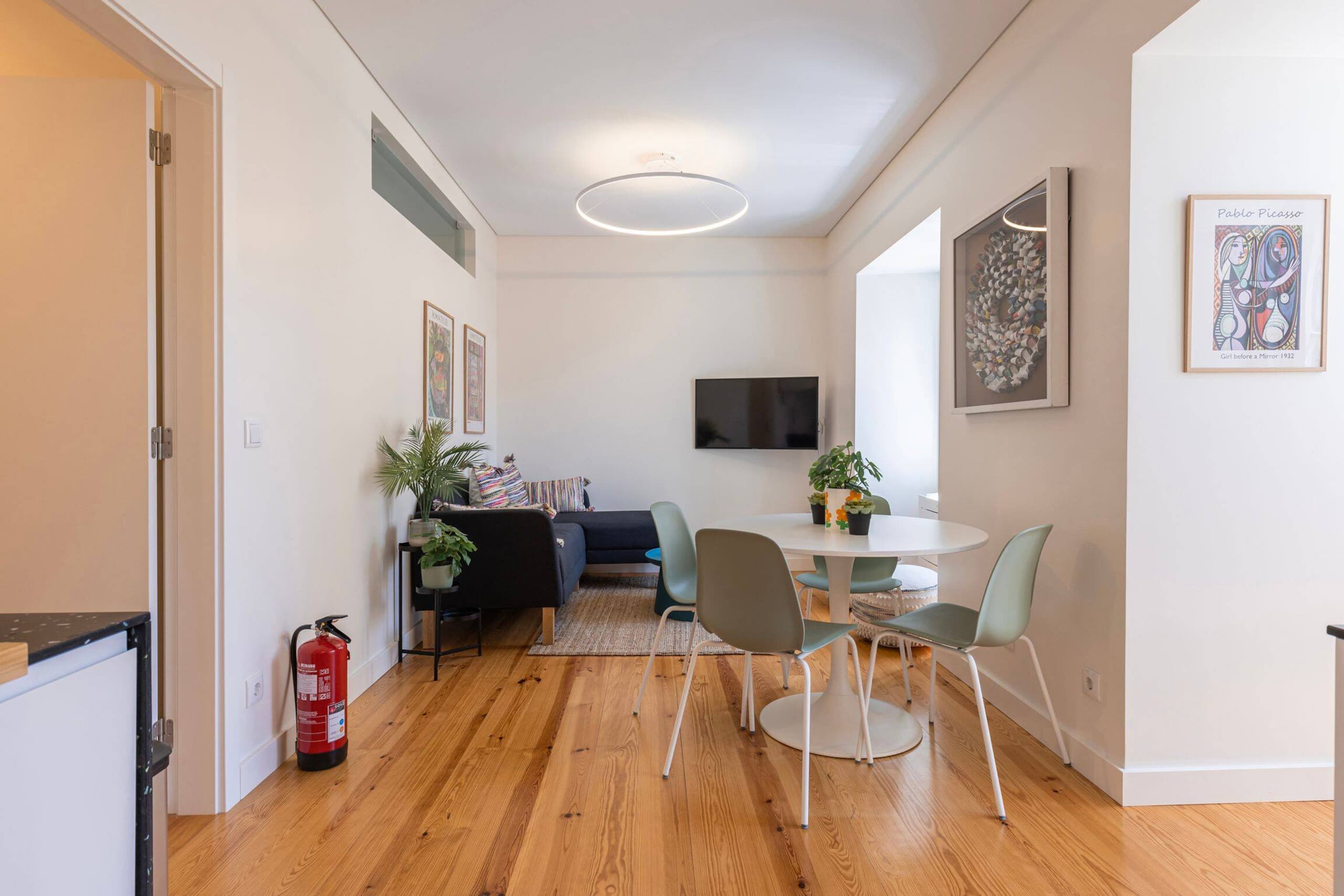 Apartment T3 65m2, 1st, 3 bedroom at Paço de Arco 14