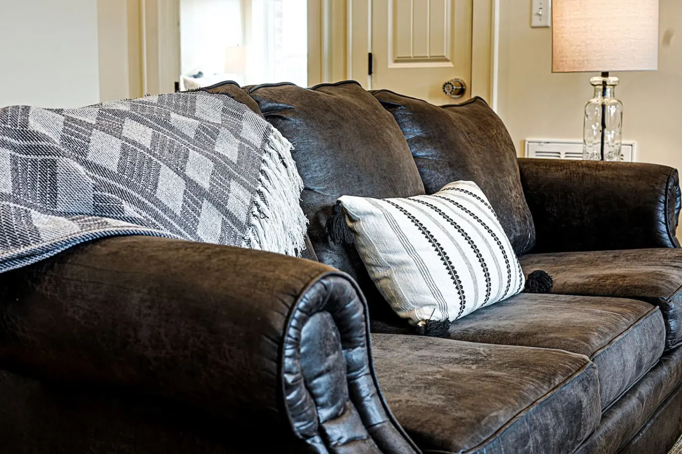 Stylish Urban Getaway ~ Downtown Knox 10