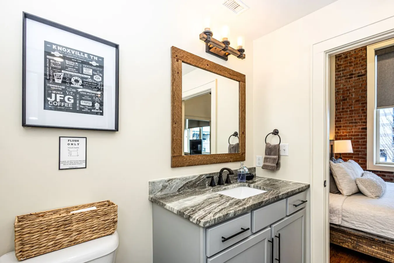 Stylish Urban Getaway ~ Downtown Knox 12