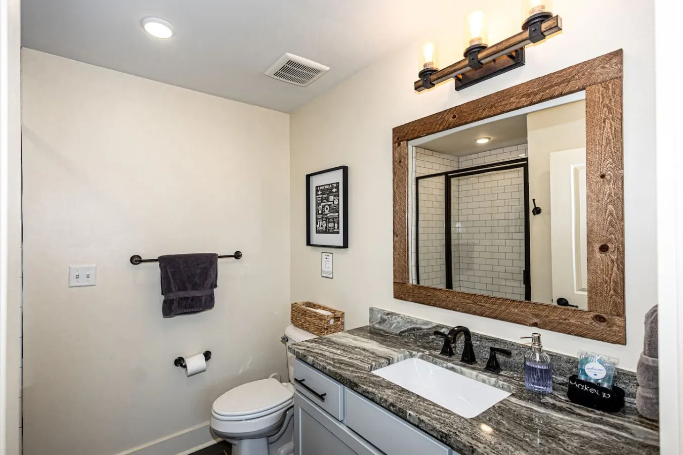Stylish Urban Getaway ~ Downtown Knox 14