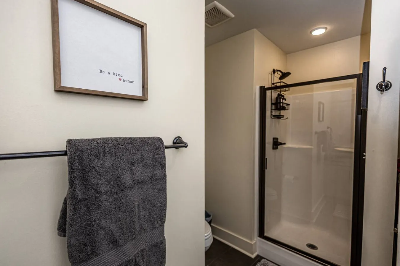 Stylish Urban Getaway ~ Downtown Knox 15