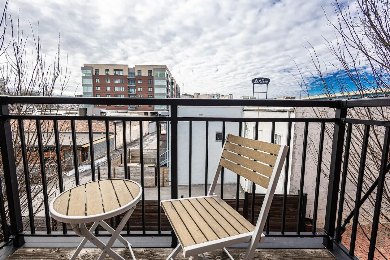 Stylish Urban Getaway ~ Downtown Knox 16