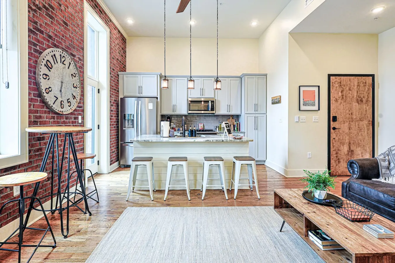 Stylish Urban Getaway ~ Downtown Knox 20