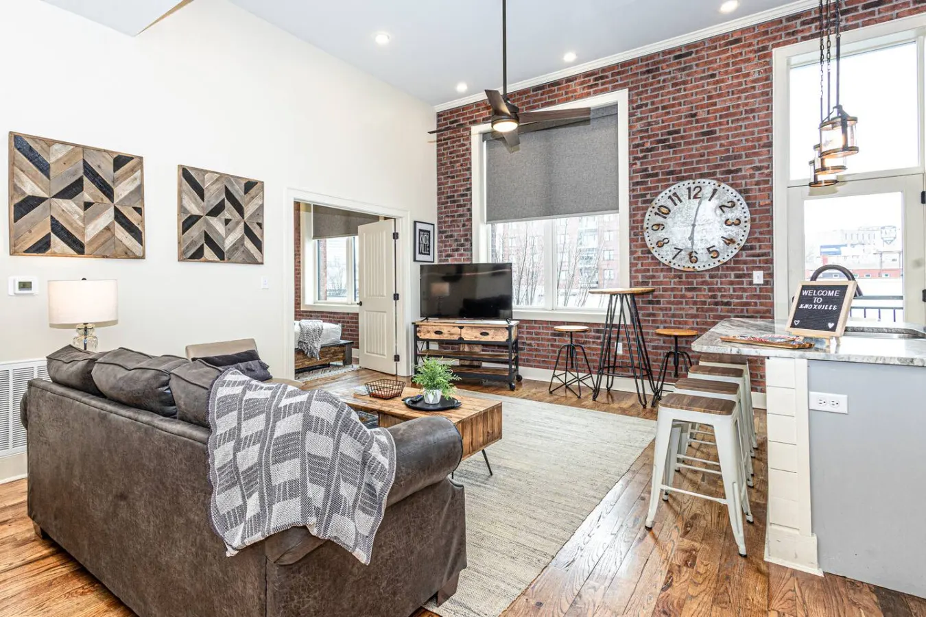 Stylish Urban Getaway ~ Downtown Knox 6