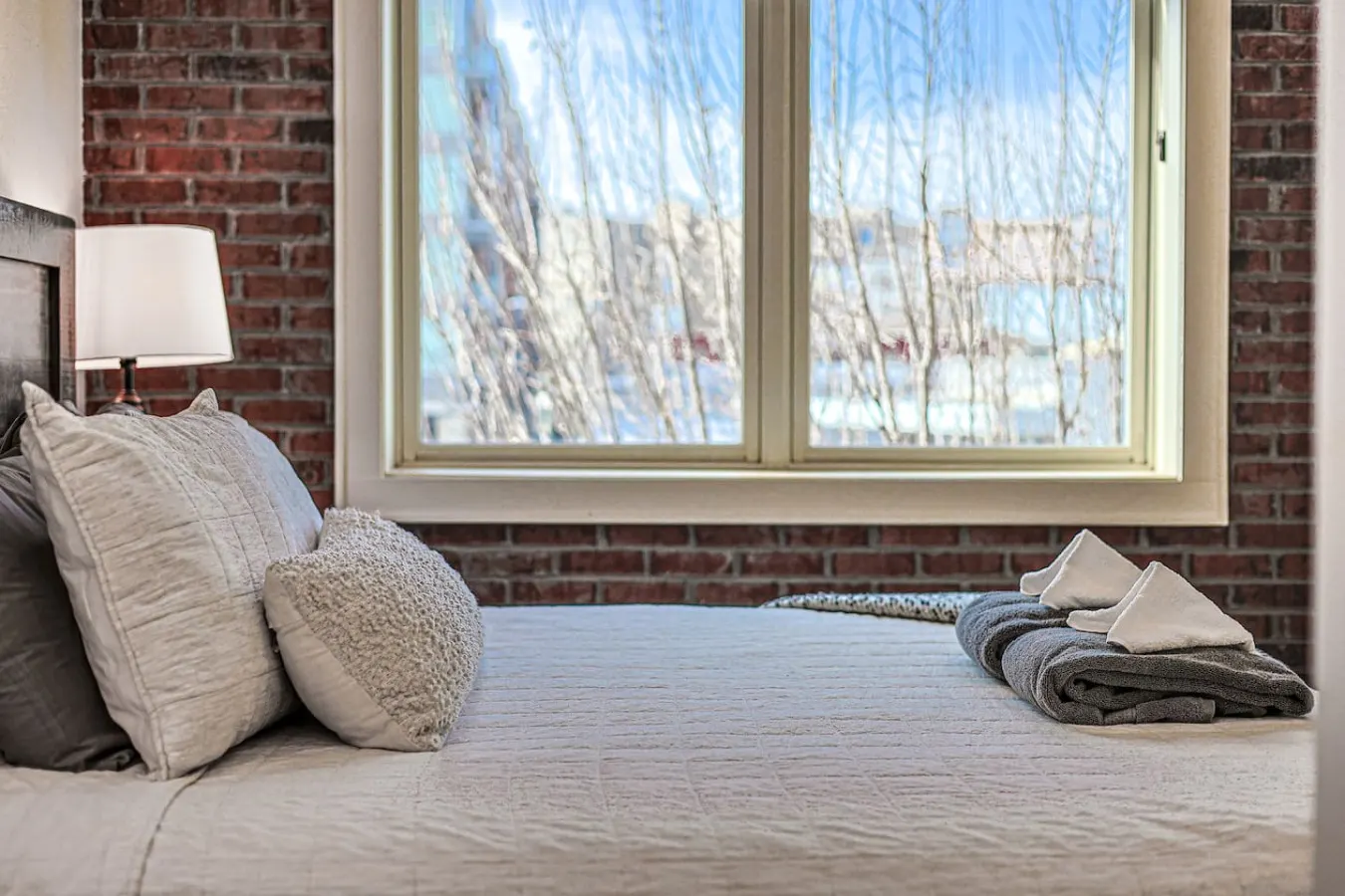 Stylish Urban Getaway ~ Downtown Knox 8