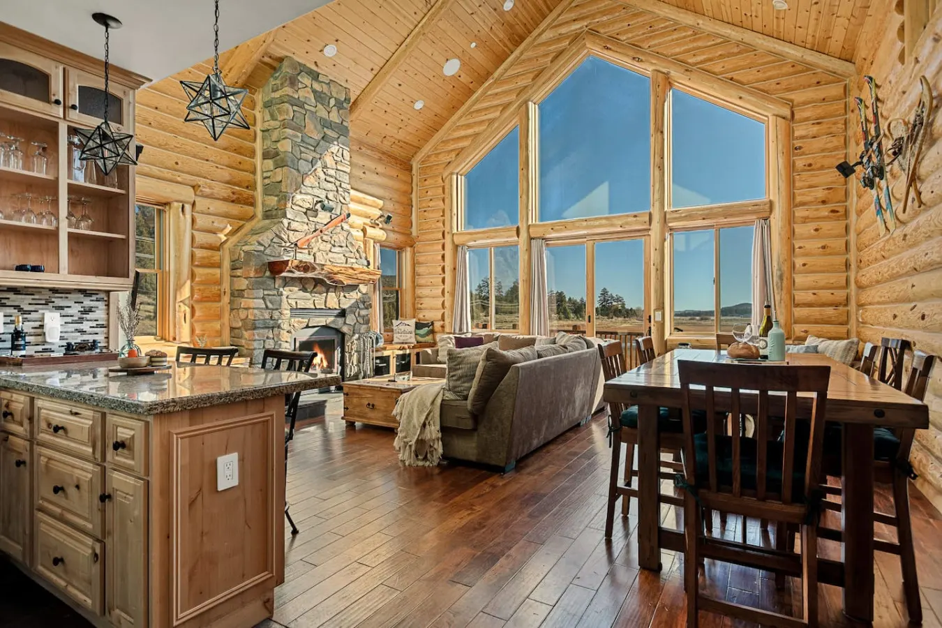 Luxurious Coyote Flat w/ Lake Views & Game Room 2