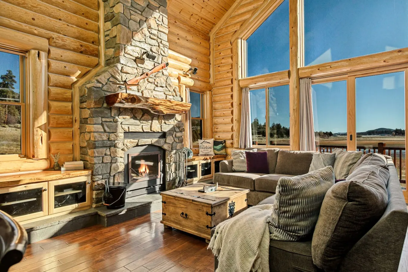 Luxurious Coyote Flat w/ Lake Views & Game Room 12