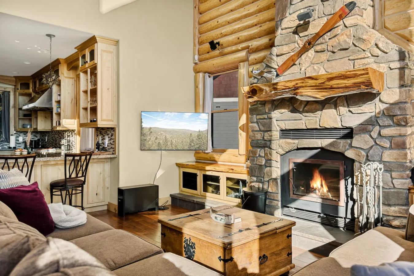 Luxurious Coyote Flat w/ Lake Views & Game Room 13