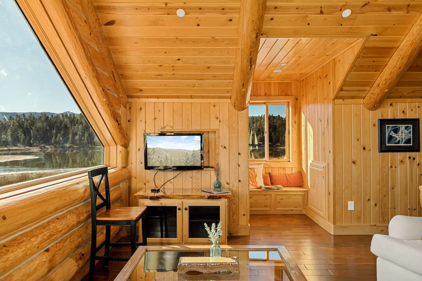 Luxurious Coyote Flat w/ Lake Views & Game Room 15