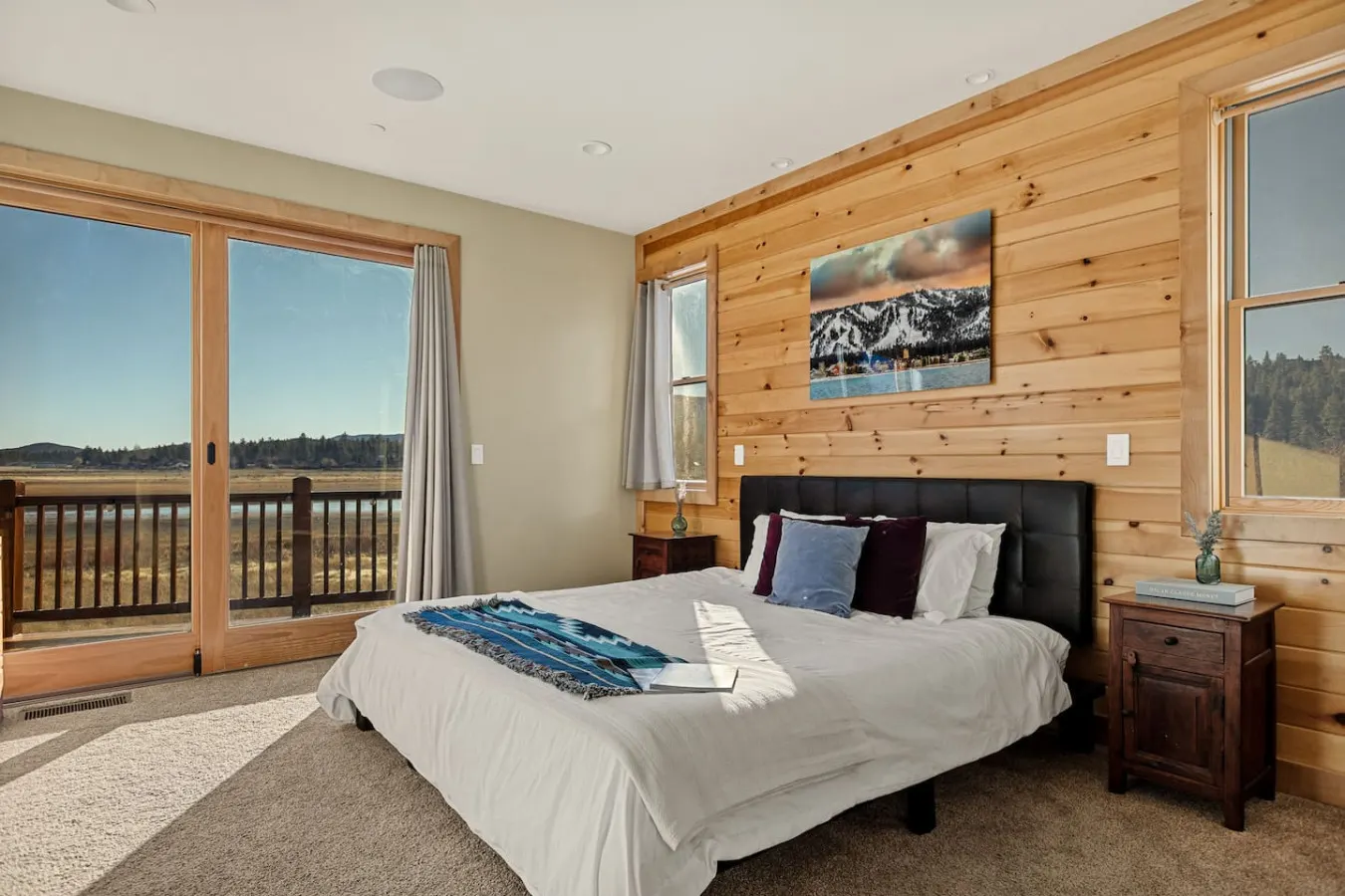 Luxurious Coyote Flat w/ Lake Views & Game Room 17