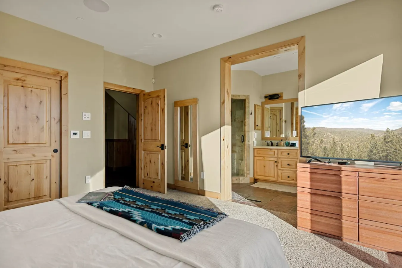 Luxurious Coyote Flat w/ Lake Views & Game Room 18