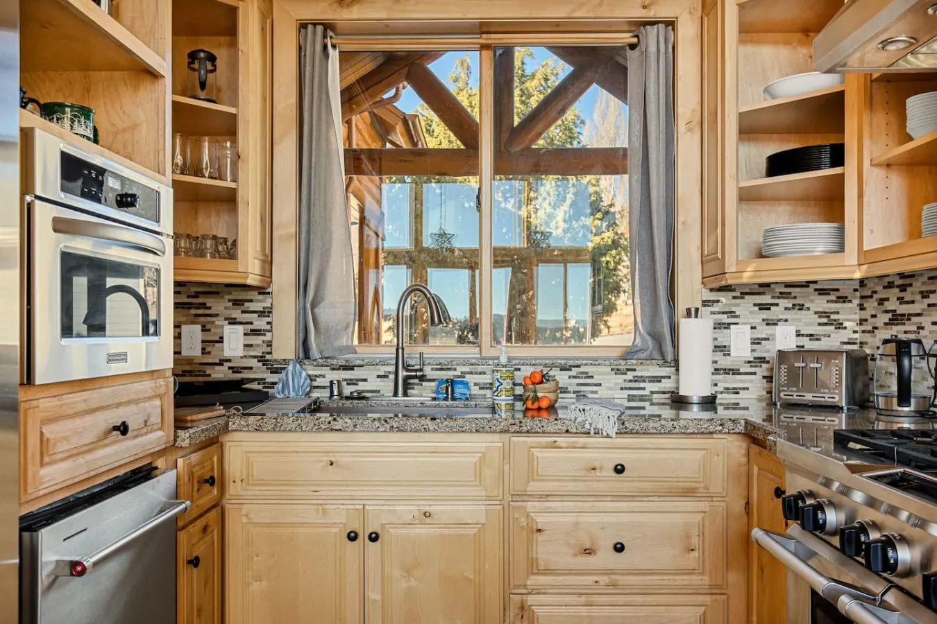 Luxurious Coyote Flat w/ Lake Views & Game Room 7