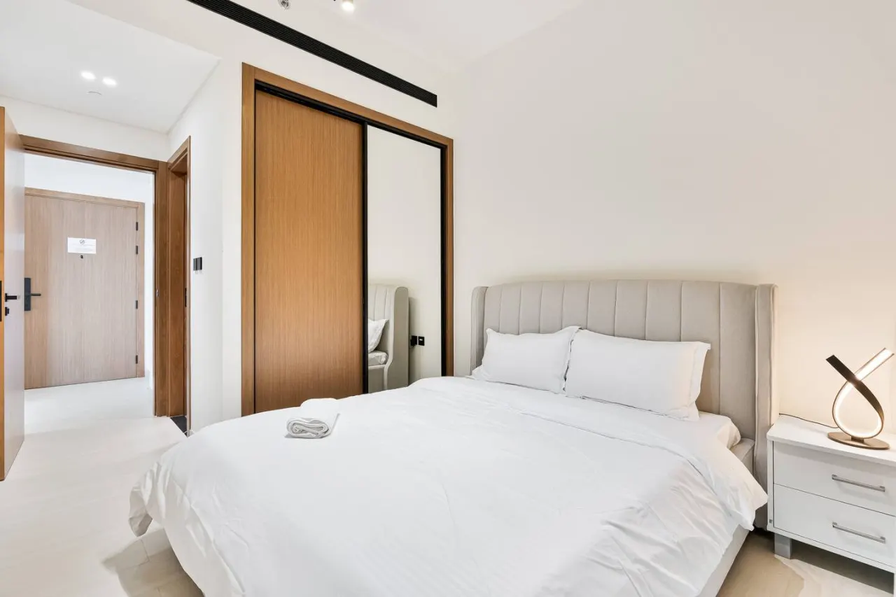 Savis Home-Enjoy the City Skyline View 2
