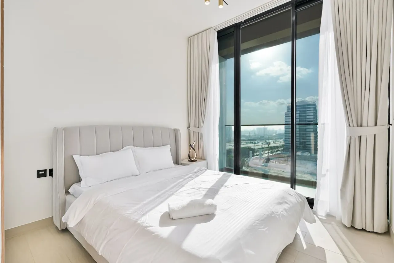 Savis Home-Enjoy the City Skyline View 13