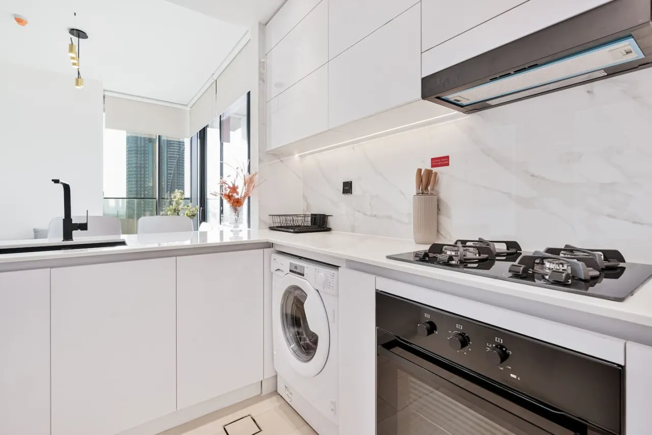 Savis Home-Enjoy the City Skyline View 5