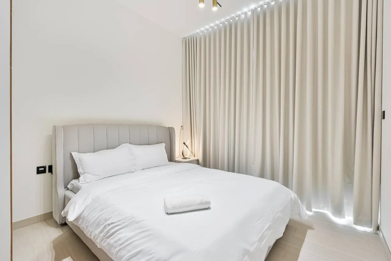 Savis Home-Enjoy the City Skyline View 6
