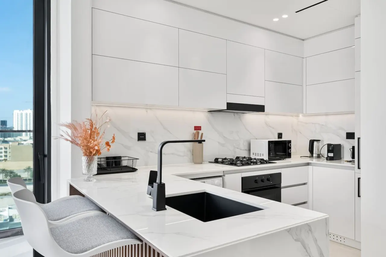 Savis Home-Enjoy the City Skyline View 7