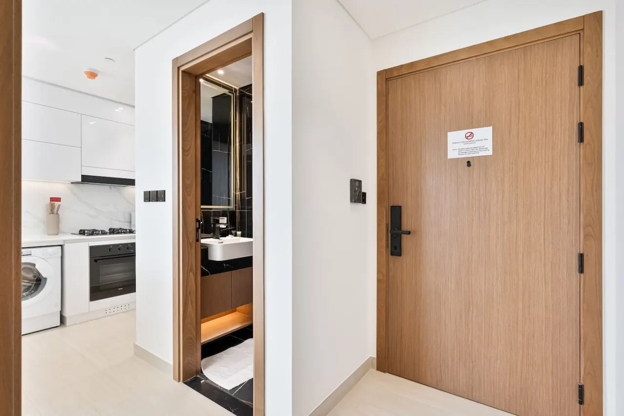 Savis Home-Enjoy the City Skyline View 8