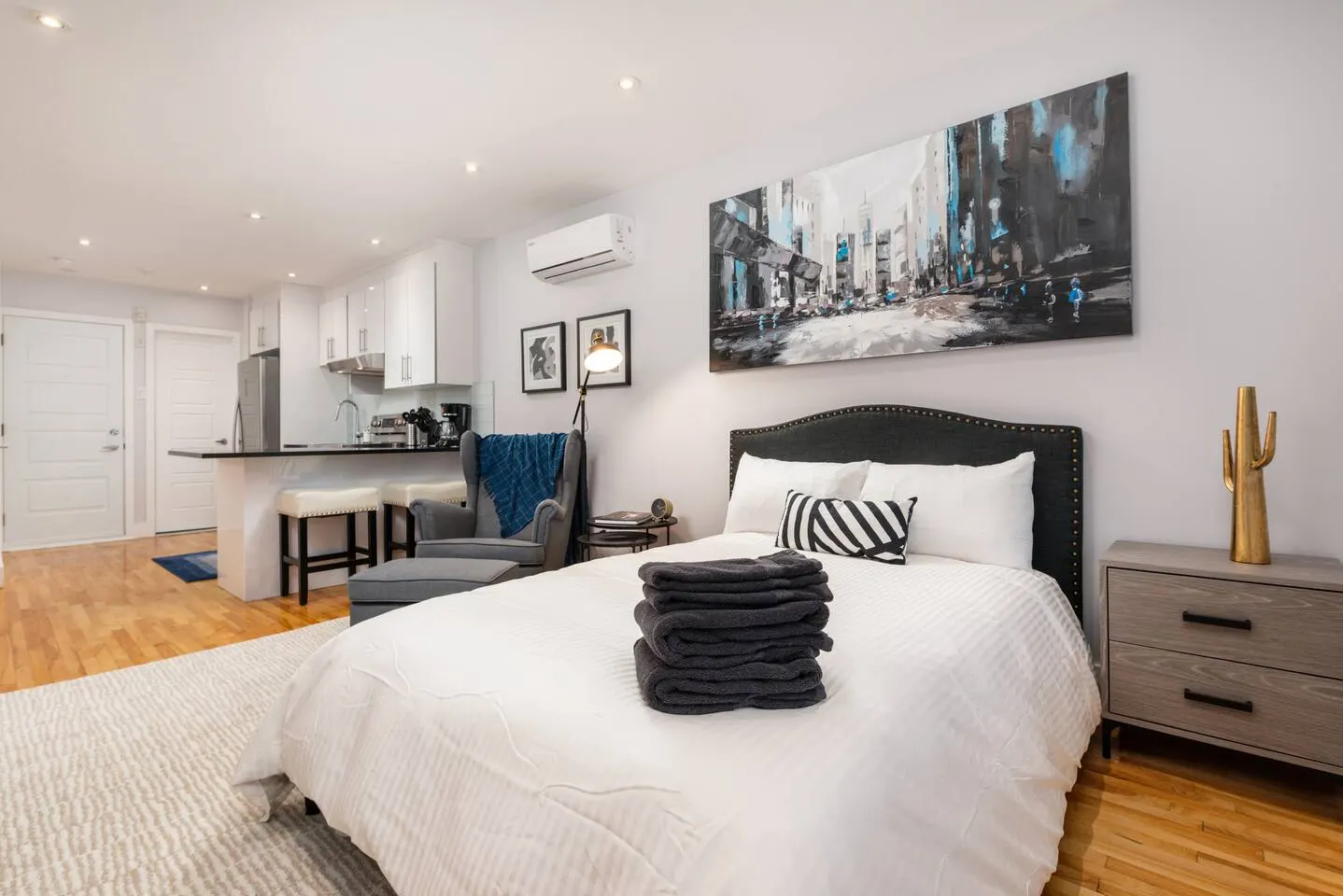 Stunning Flat in the heart of the Plateau 2