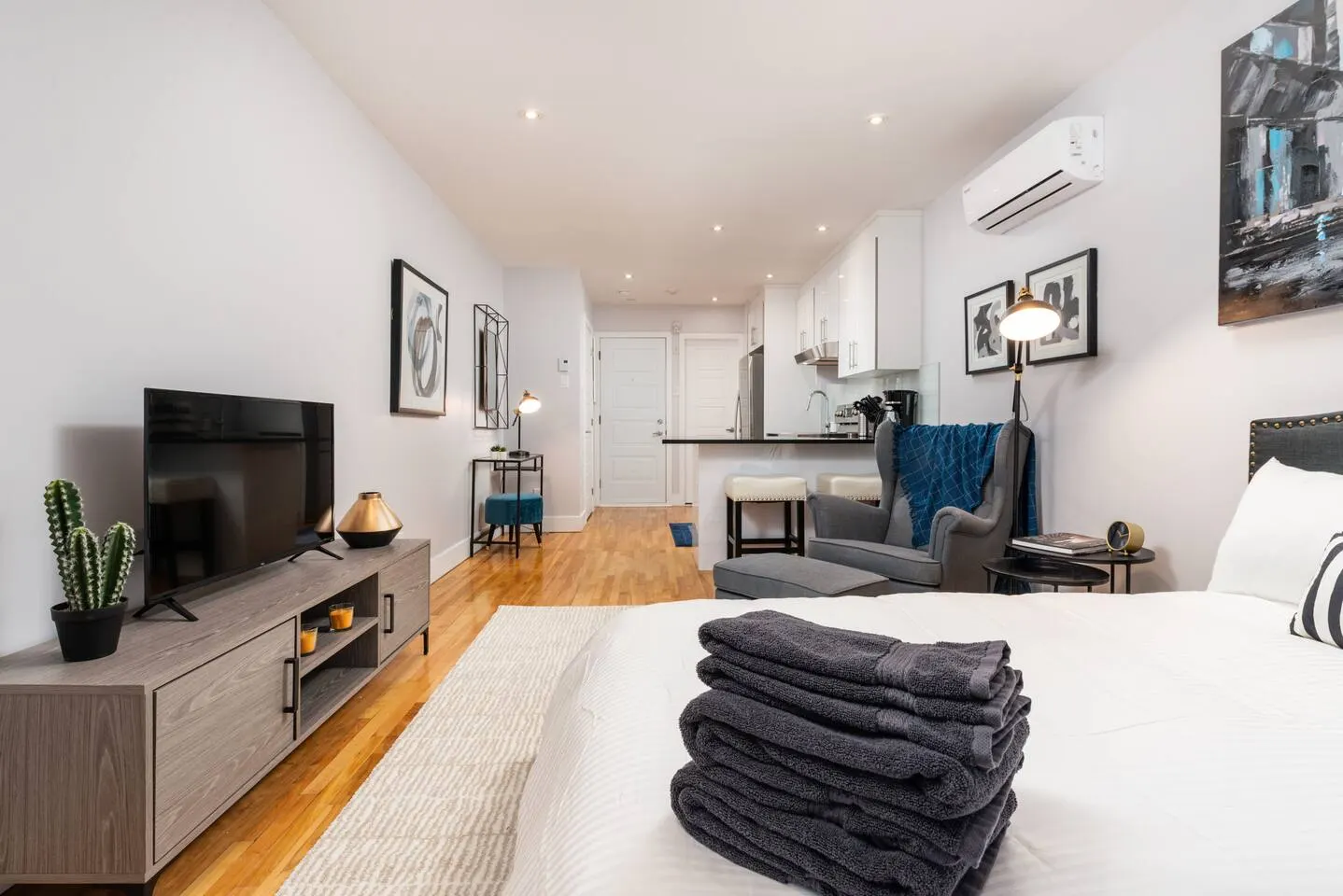 Stunning Flat in the heart of the Plateau 9