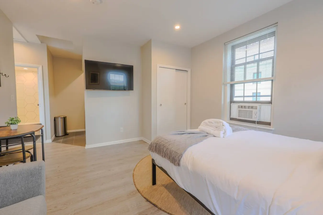 Back Bay Stylish Studio 3