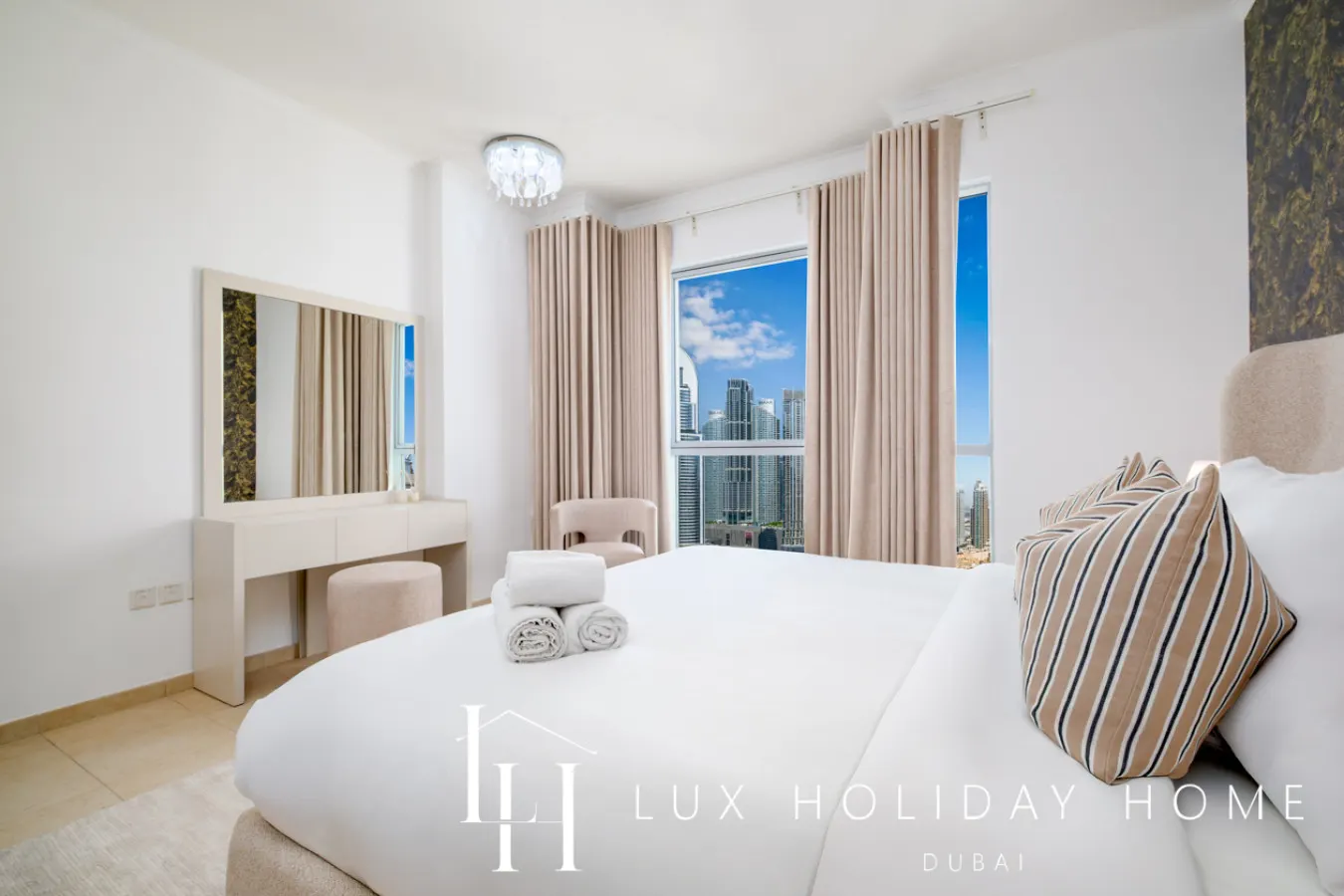 LUX The Burj Khalifa Fountain View Suite 3 16