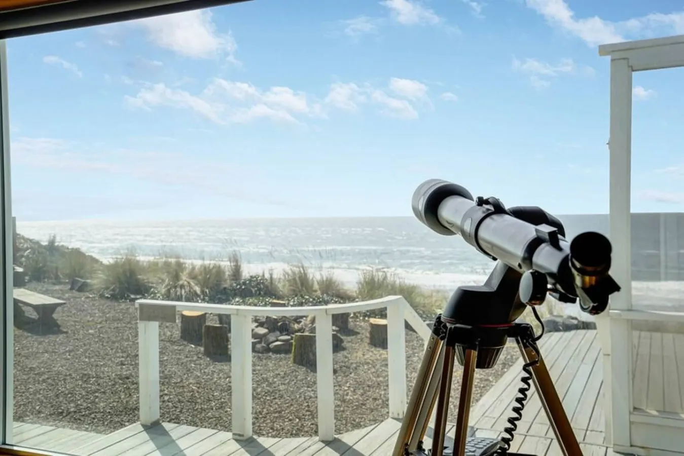 Oceanfront + Dogs + Hot Tub = Idyllic Beach House! 2