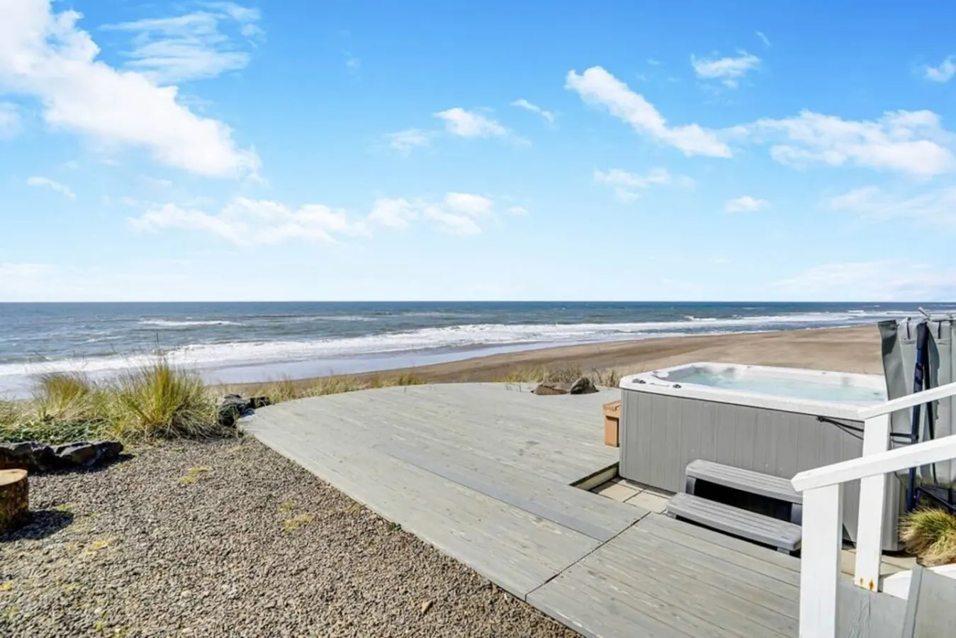 Oceanfront + Dogs + Hot Tub = Idyllic Beach House! 9