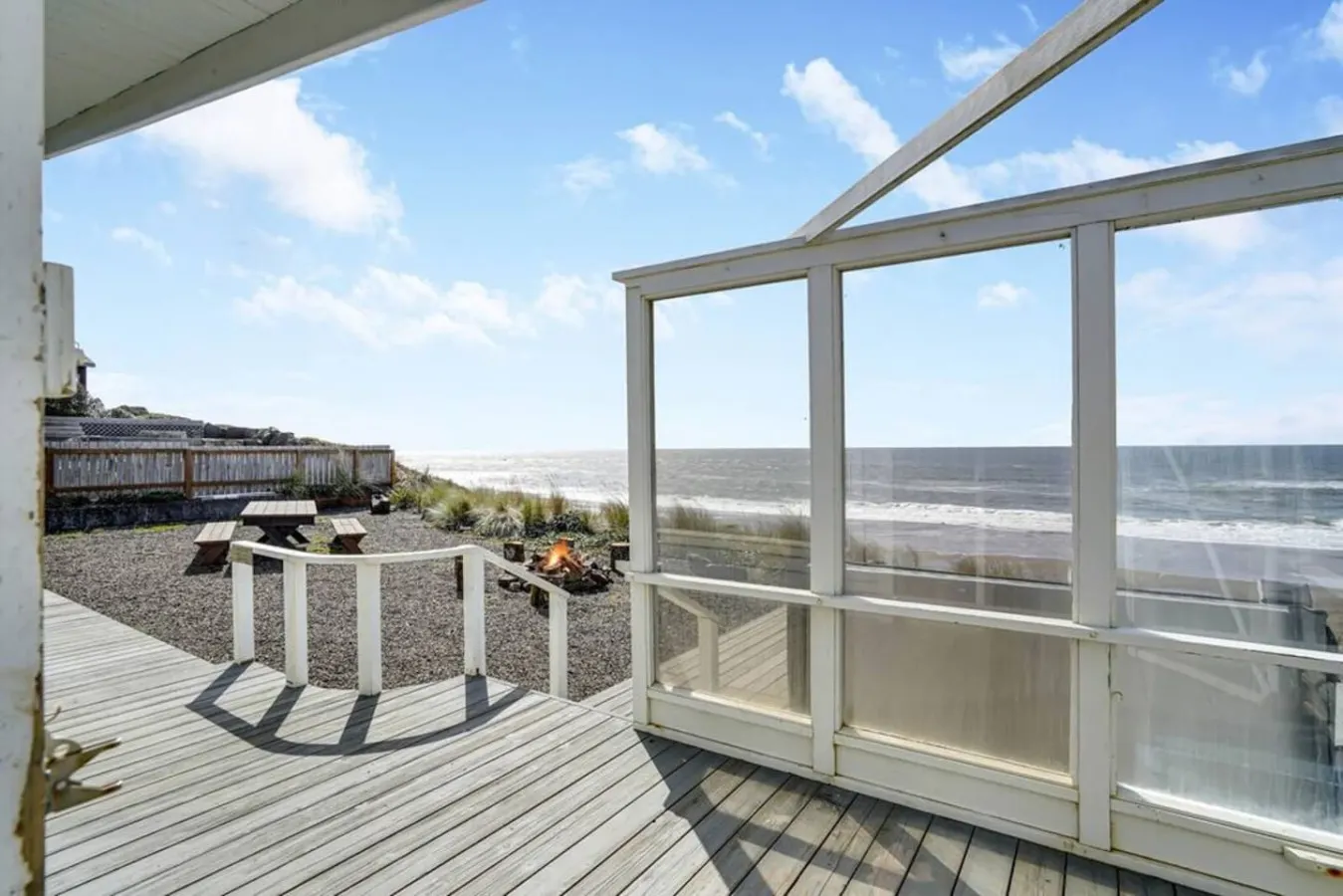 Oceanfront + Dogs + Hot Tub = Idyllic Beach House! 10