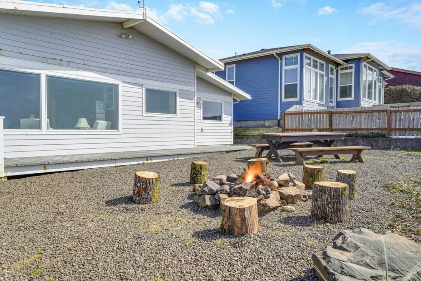 Oceanfront + Dogs + Hot Tub = Idyllic Beach House! 11