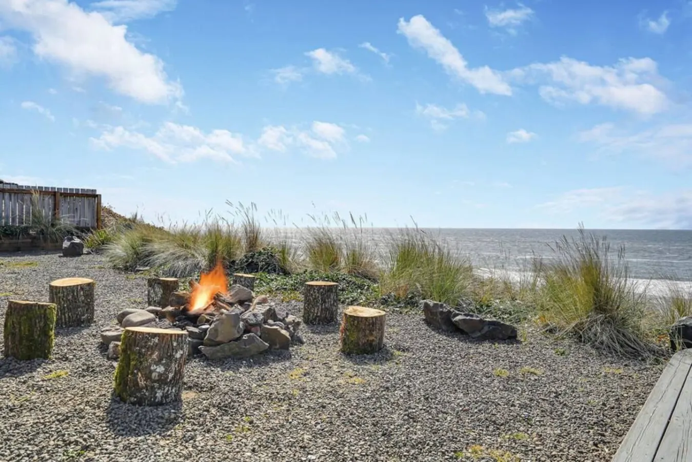 Oceanfront + Dogs + Hot Tub = Idyllic Beach House! 15