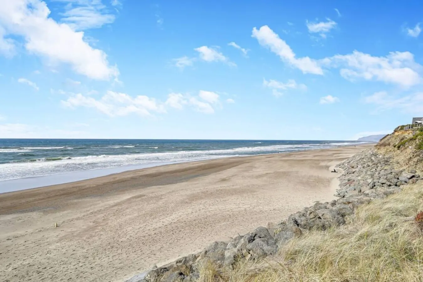 Oceanfront + Dogs + Hot Tub = Idyllic Beach House! 17