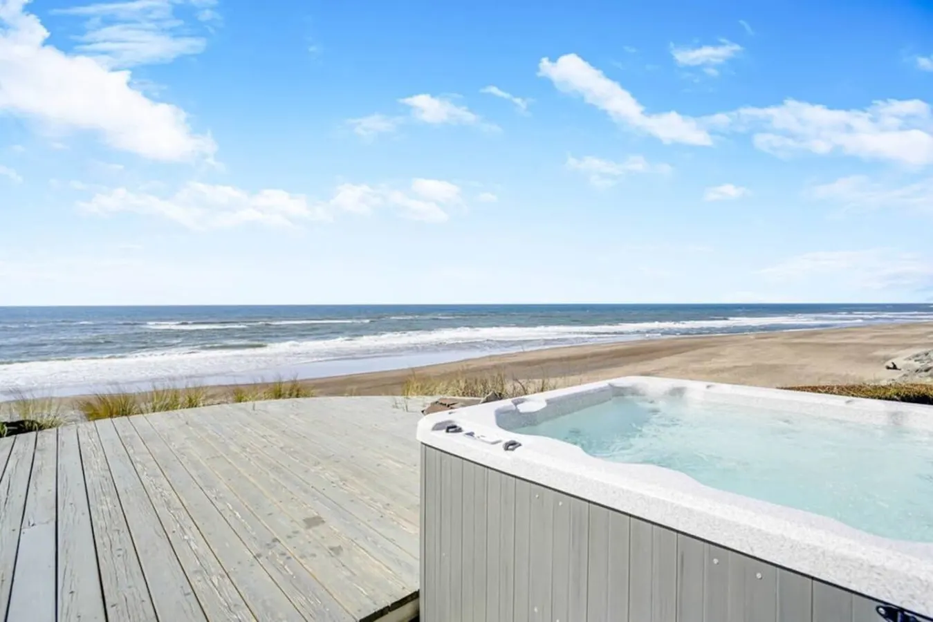 Oceanfront + Dogs + Hot Tub = Idyllic Beach House! 4