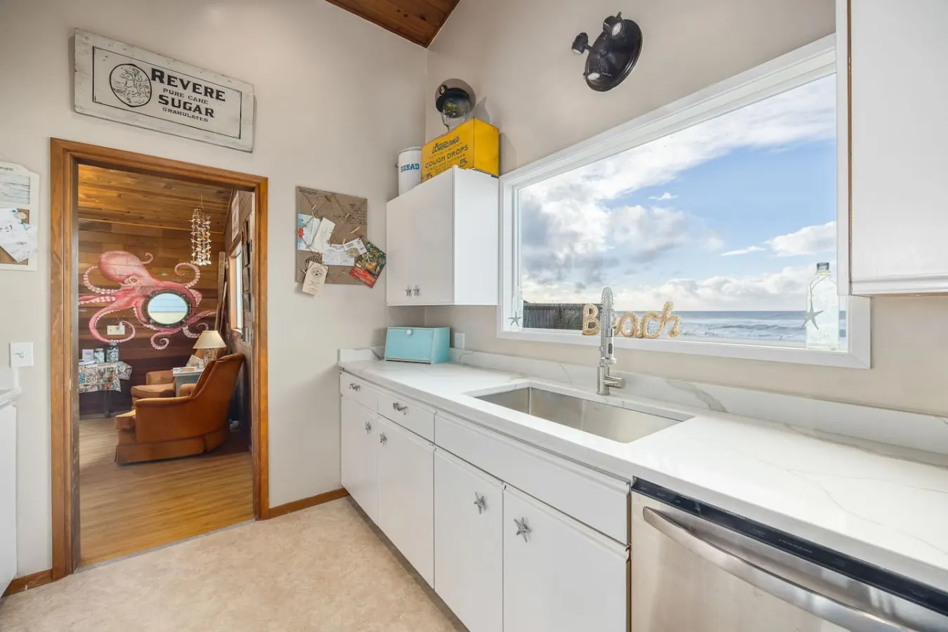 Oceanfront + Dogs + Hot Tub = Idyllic Beach House! 5