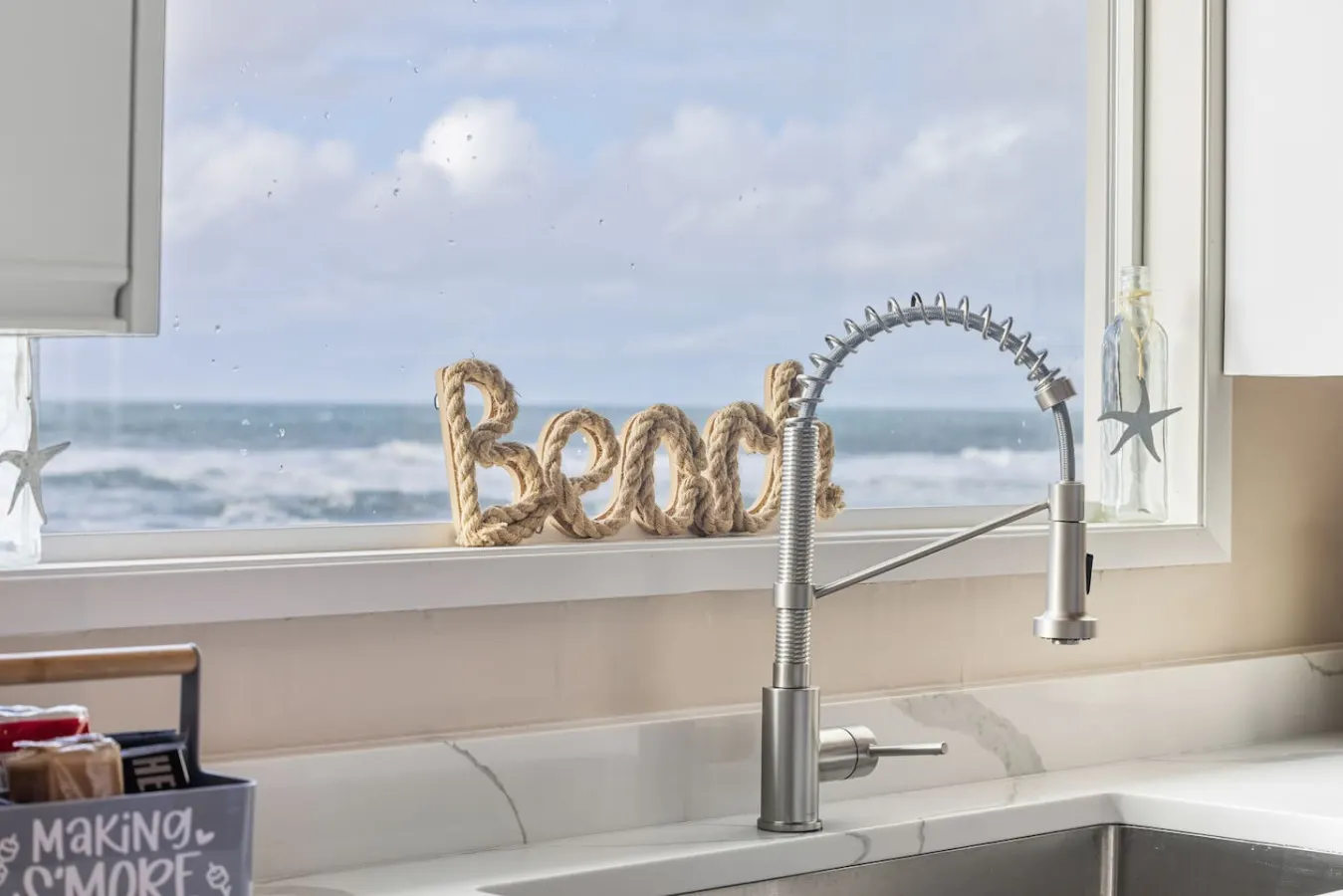 Oceanfront + Dogs + Hot Tub = Idyllic Beach House! 7