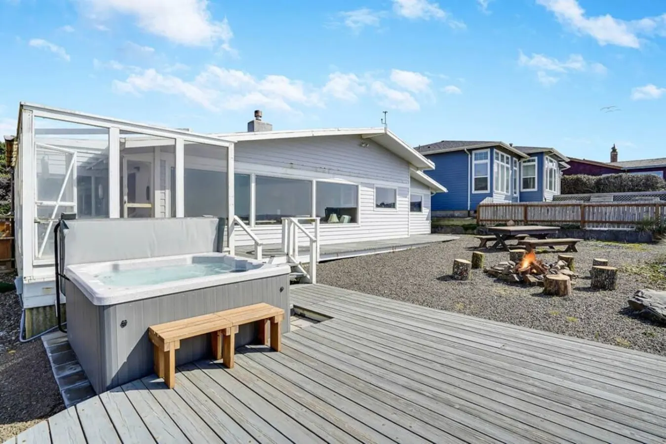 Oceanfront + Dogs + Hot Tub = Idyllic Beach House! 8