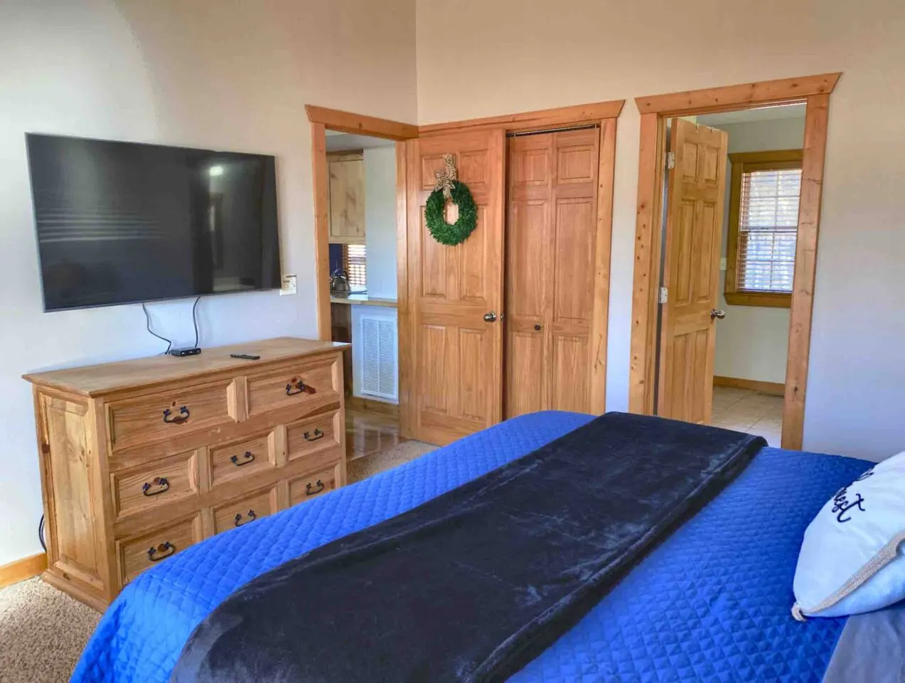 Cozy Stonebridge Cabin 2 King Suites, Heated Porch 18