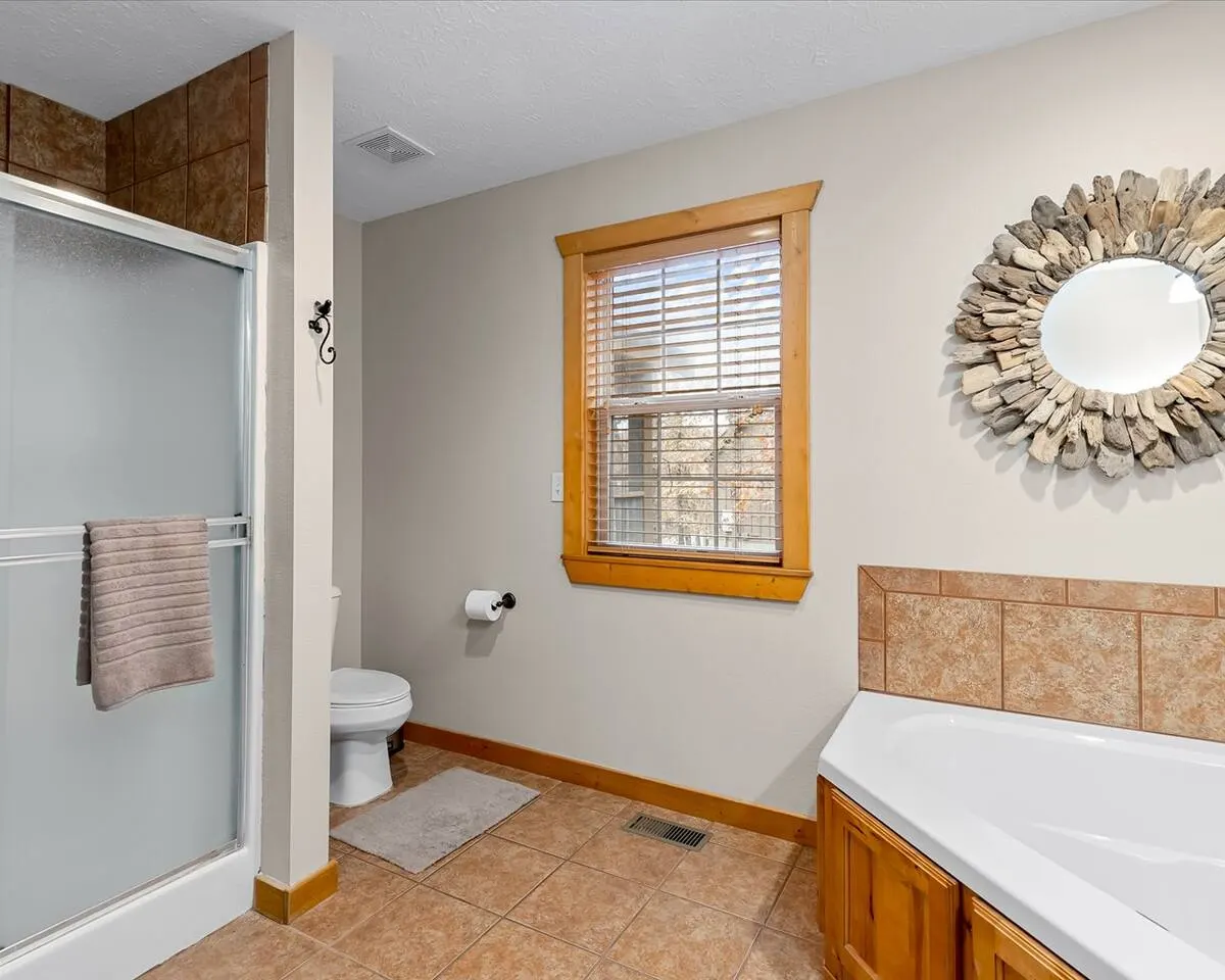 Cozy Stonebridge Cabin 2 King Suites, Heated Porch 20