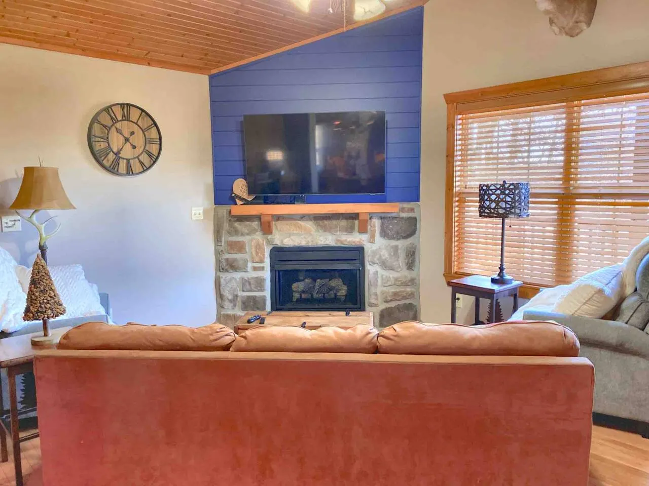 Cozy Stonebridge Cabin 2 King Suites, Heated Porch 4