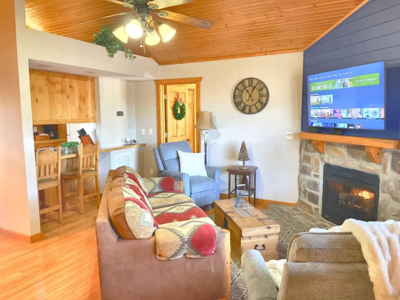 Cozy Stonebridge Cabin 2 King Suites, Heated Porch 5