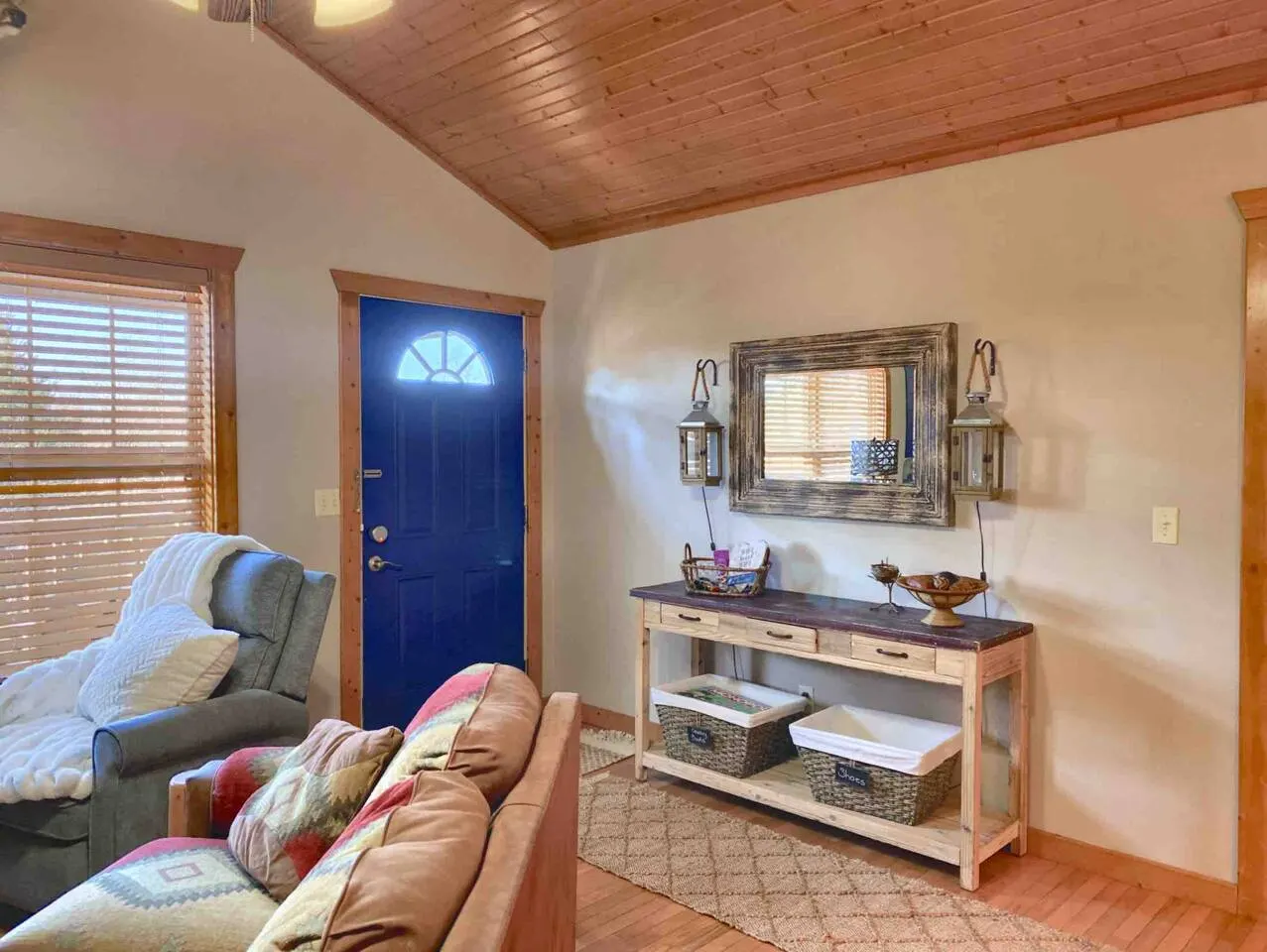 Cozy Stonebridge Cabin 2 King Suites, Heated Porch 6